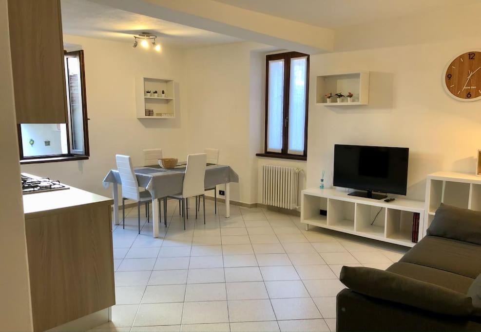 Casa Del Borghetto Apartment Intra Ngoại thất bức ảnh