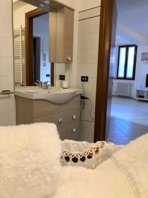 Casa Del Borghetto Apartment Intra Ngoại thất bức ảnh